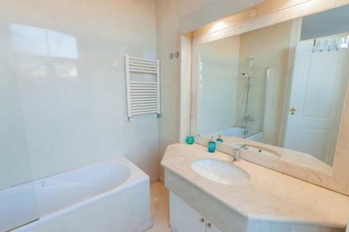 Traveling To Lisbon Chiado Apartments