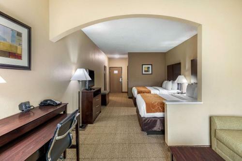 Hotel Comfort Suites Near Stonebriar Mall