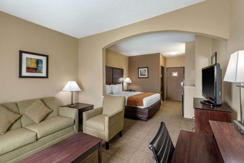 Hotel Comfort Suites Near Stonebriar Mall