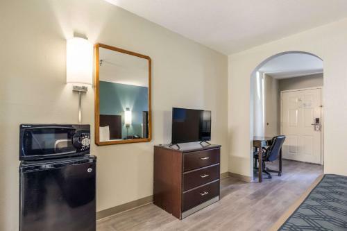 Hotel Econo Lodge Inn & Suites I-65
