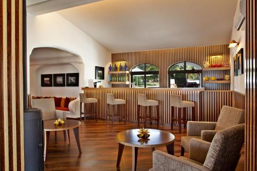 S�o Rafael Villas, Apartments & Guesthouse