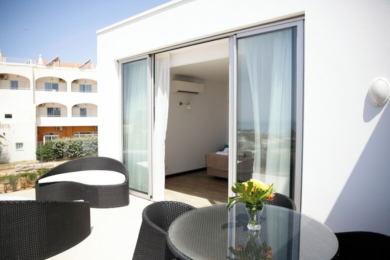 S�o Rafael Villas, Apartments & Guesthouse