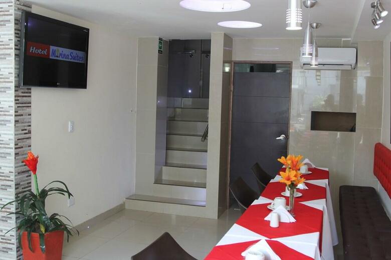 Hotel Marina Suites