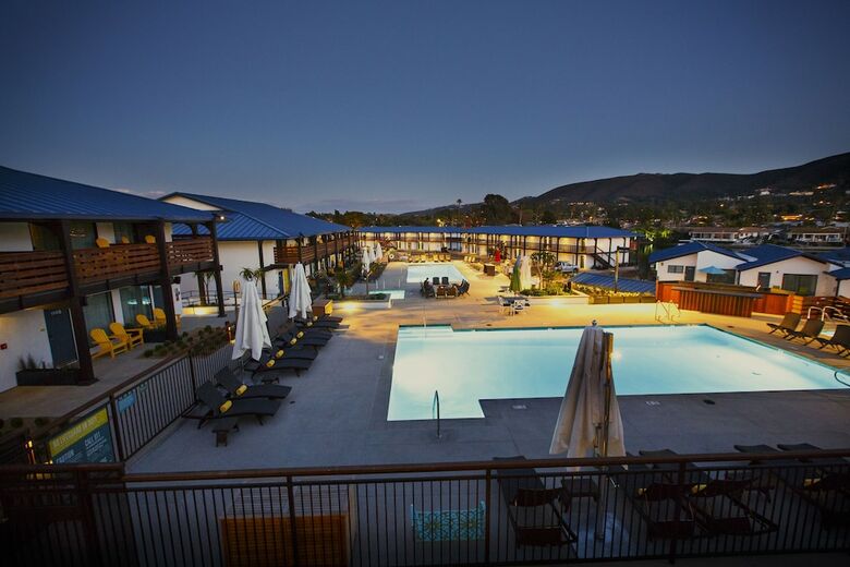 Lakehouse Hotel And Resort