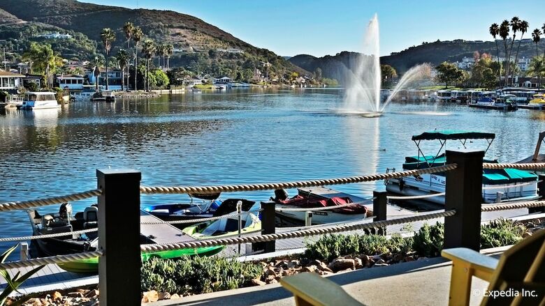 Lakehouse Hotel And Resort