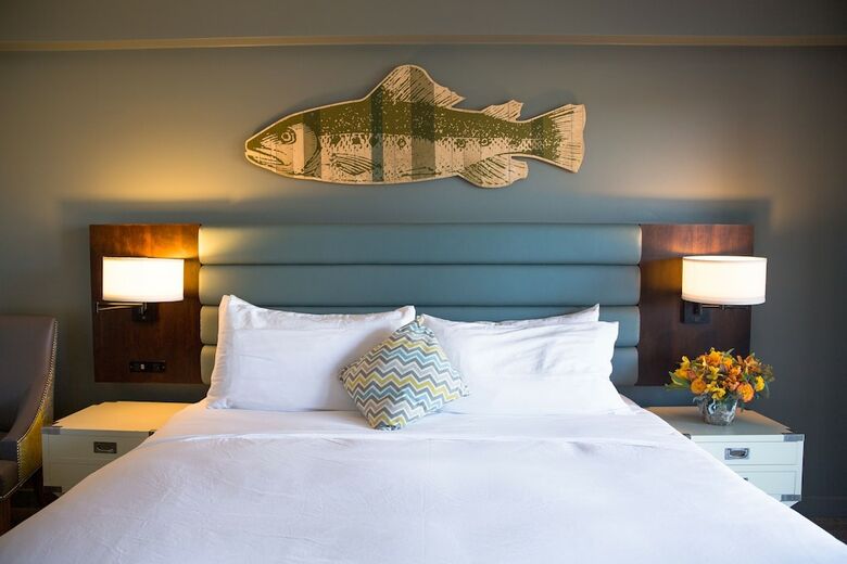 Lakehouse Hotel And Resort