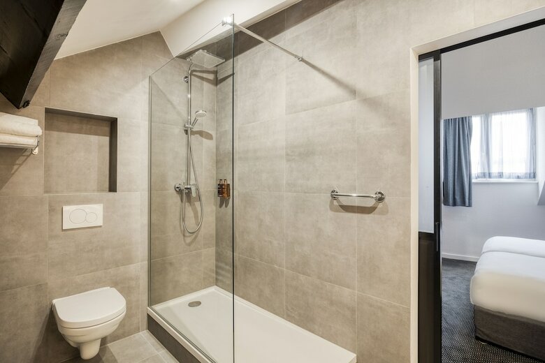 Aris Grand Place Hotel