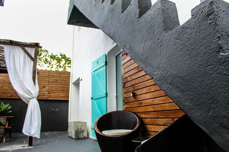 Hostal Vintage Place - Azorean Guest House