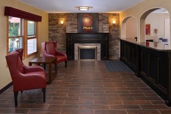 Hotel Red Roof Plus & Suites Guilford