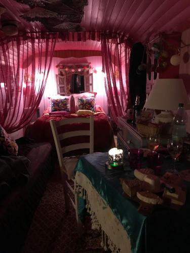Bed & Breakfast La Roulotte De Lola - Chambre D'h�tes