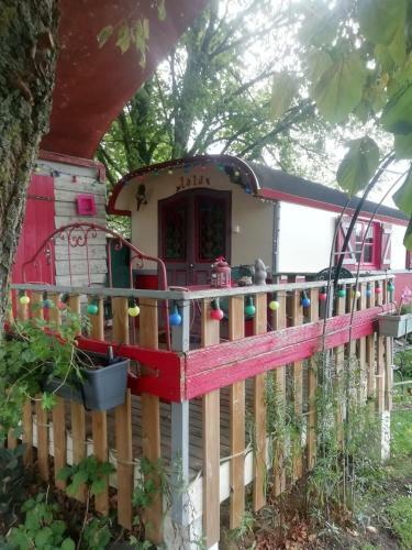 Bed & Breakfast La Roulotte De Lola - Chambre D'h�tes