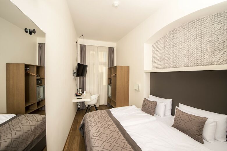 Hotel Golden Crown