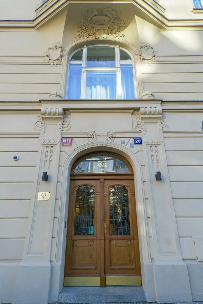 Hotel Golden Crown