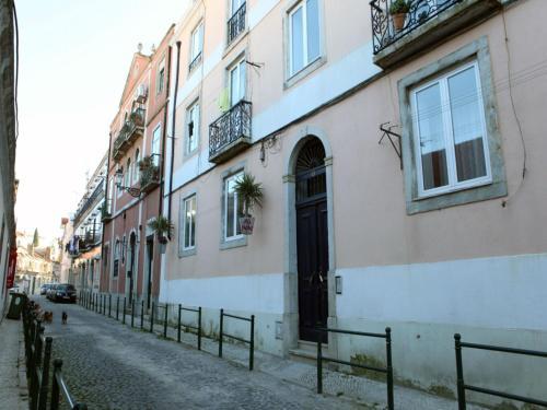 Traveling To Lisbon Castelo Apartments