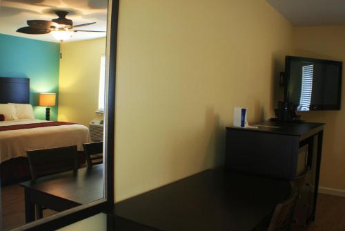 Posada Ocean Village Hotel And Resort