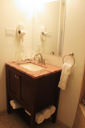 Posada Ocean Village Hotel And Resort
