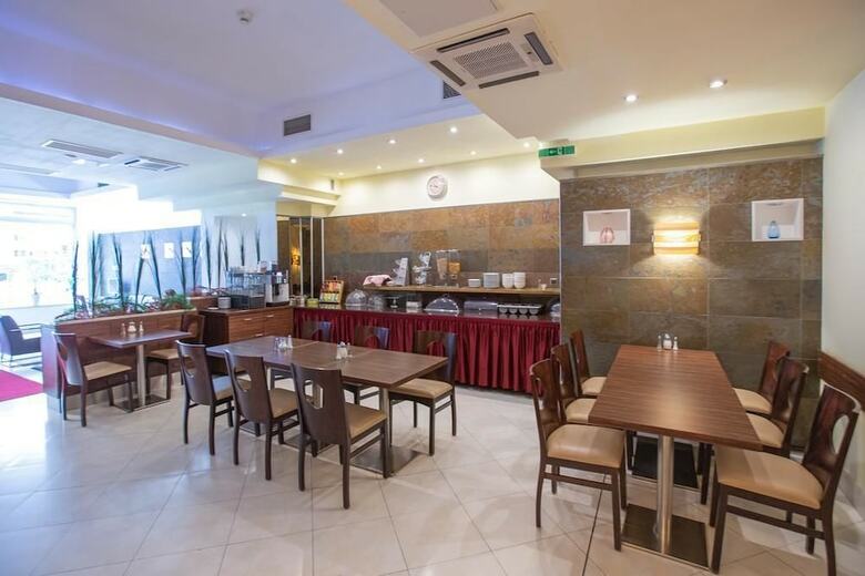Hotel Attache