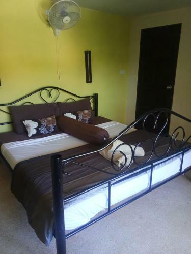 Hostal Davy Jones Locker Hotel