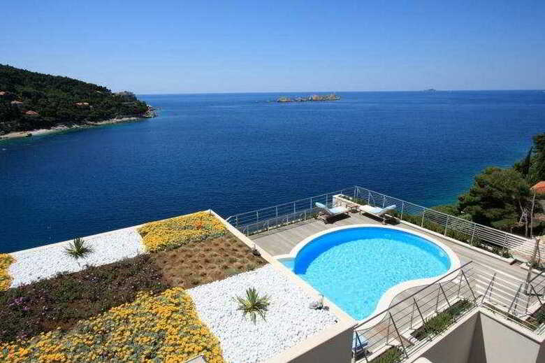 Hotel More