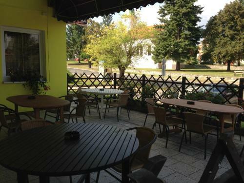 Hostal Penzion Kr�sn� Dv?r