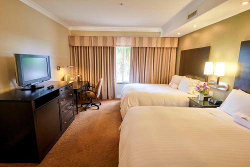 La Bellasera Hotel & Suites