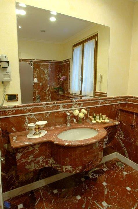 Andreola Central Hotel