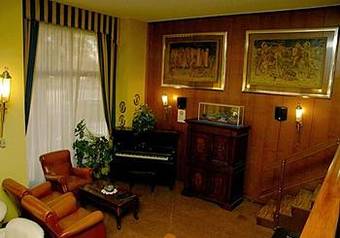 Admiral Hotel