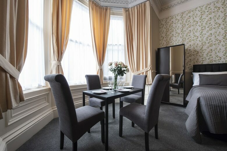 Hotel Grosvenor Suites