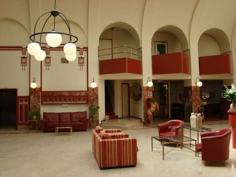 Rho Hotel