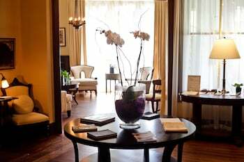 Stonehurst Place Bed & Breakfast