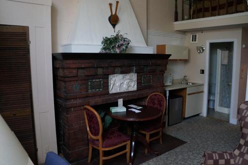 Hostal 463 Beacon Street Guest House