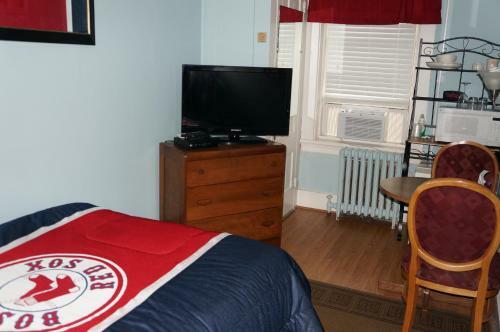 Hostal 463 Beacon Street Guest House