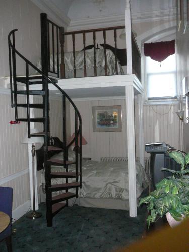 Hostal 463 Beacon Street Guest House