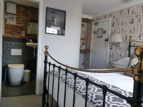 27 Bed & Breakfast