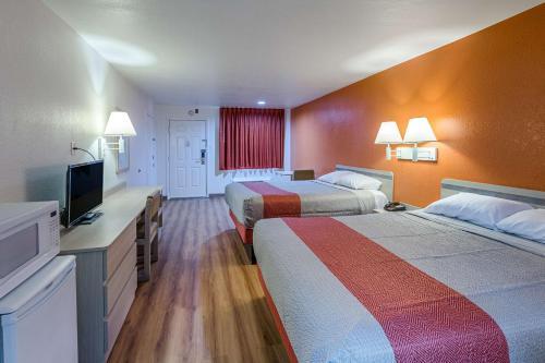 Motel 6 Dallas Desoto Lancaster