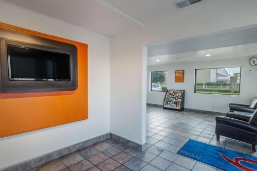 Motel 6 Dallas Desoto Lancaster