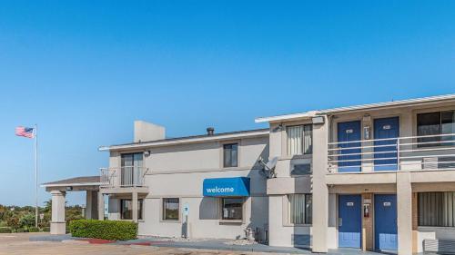 Motel 6 Dallas Desoto Lancaster