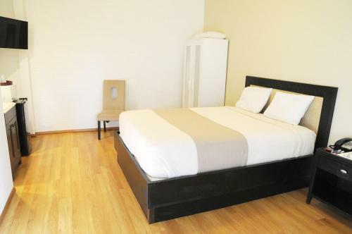 Ccbc Resort Hotel - A Gay Men's Resort