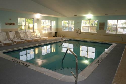 Hotel Country Inn & Suites Lansing