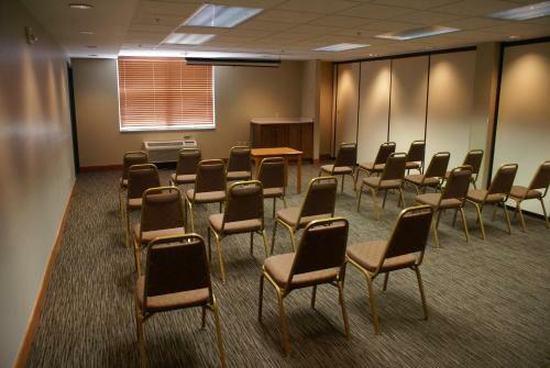 Hotel Country Inn & Suites Lansing