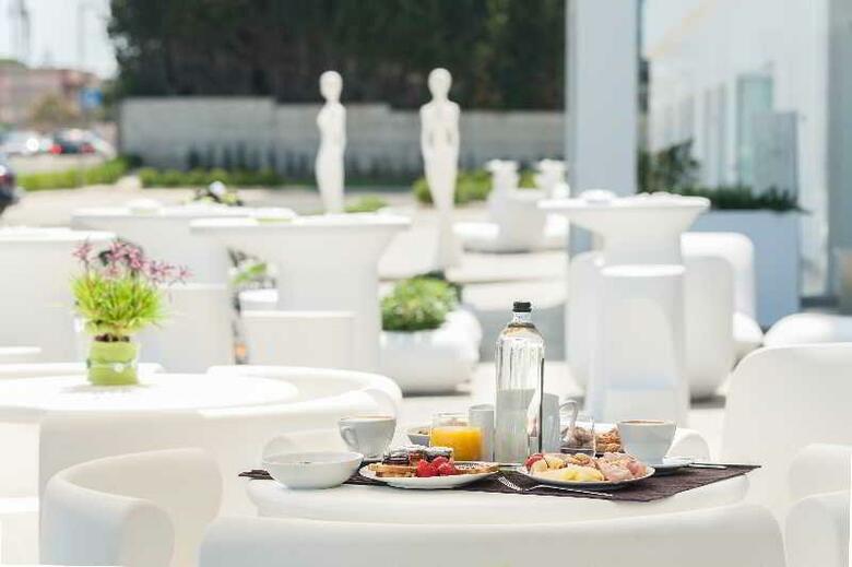8piuhotel