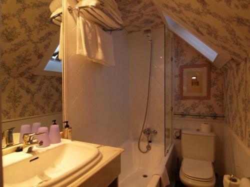 Hotel Almud (.)