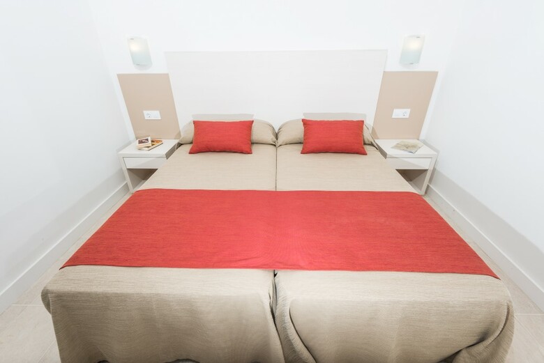 Menorcamar Apartamentos - S�lo Adultos