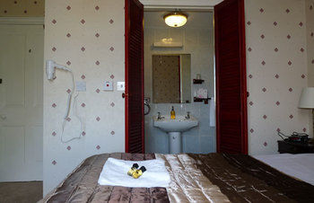 Hostal Alba Hills Guest House