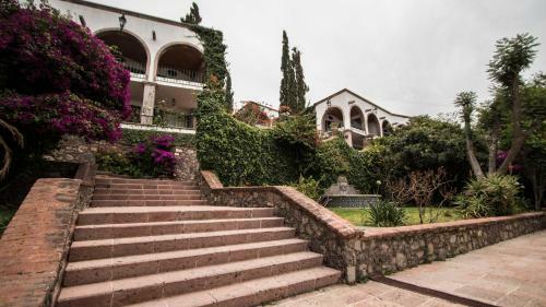 Apartamentos Hotel Posada La Ermita