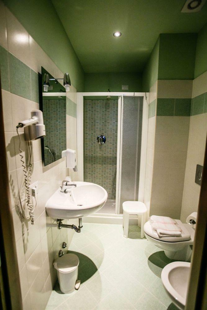 Esco Hotel