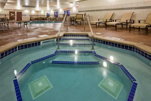 Holiday Inn Express Hotel & Suites Shakopee