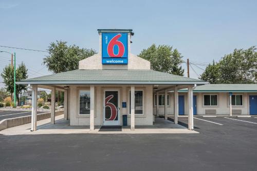 Motel 6 Fallon