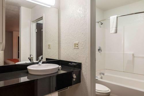 Motel 6 Uvalde