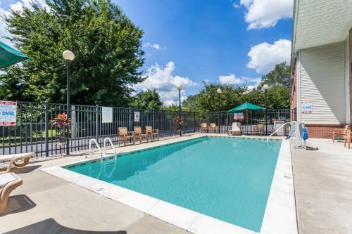 Hotel Days Inn & Suites Cambridge